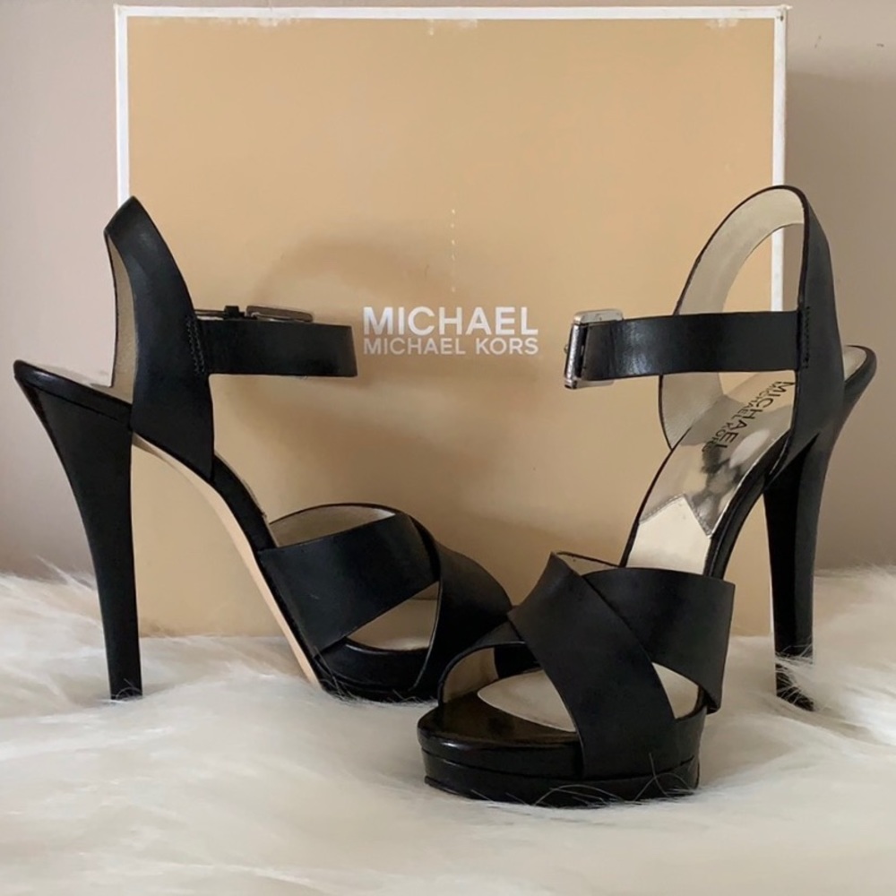 🎉💕NWT Michael Kors Oksana Heels